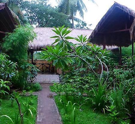 Shibui Garden Bungalows And Restaurant Tanjung  ภายนอก รูปภาพ