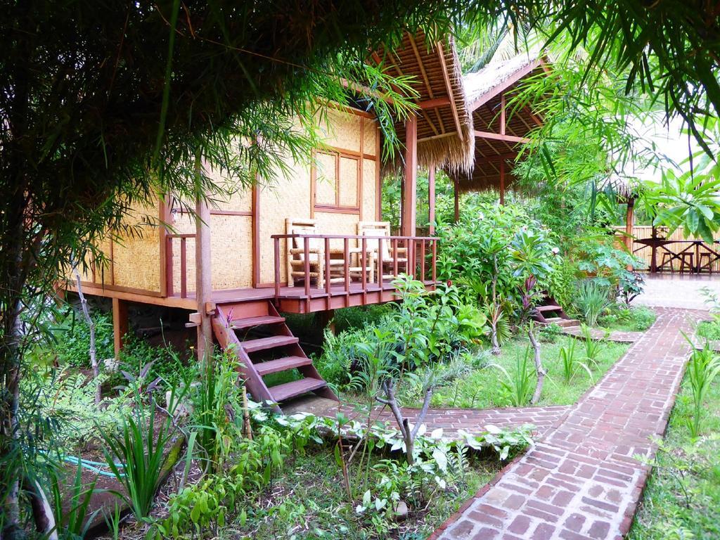 Shibui Garden Bungalows And Restaurant Tanjung  ภายนอก รูปภาพ