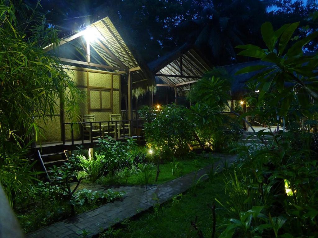 Shibui Garden Bungalows And Restaurant Tanjung  ภายนอก รูปภาพ