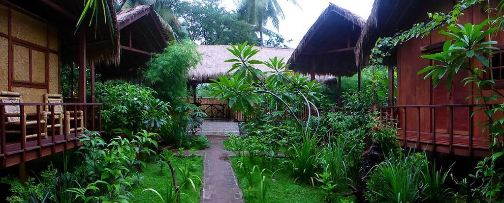 Shibui Garden Bungalows And Restaurant Tanjung  ภายนอก รูปภาพ
